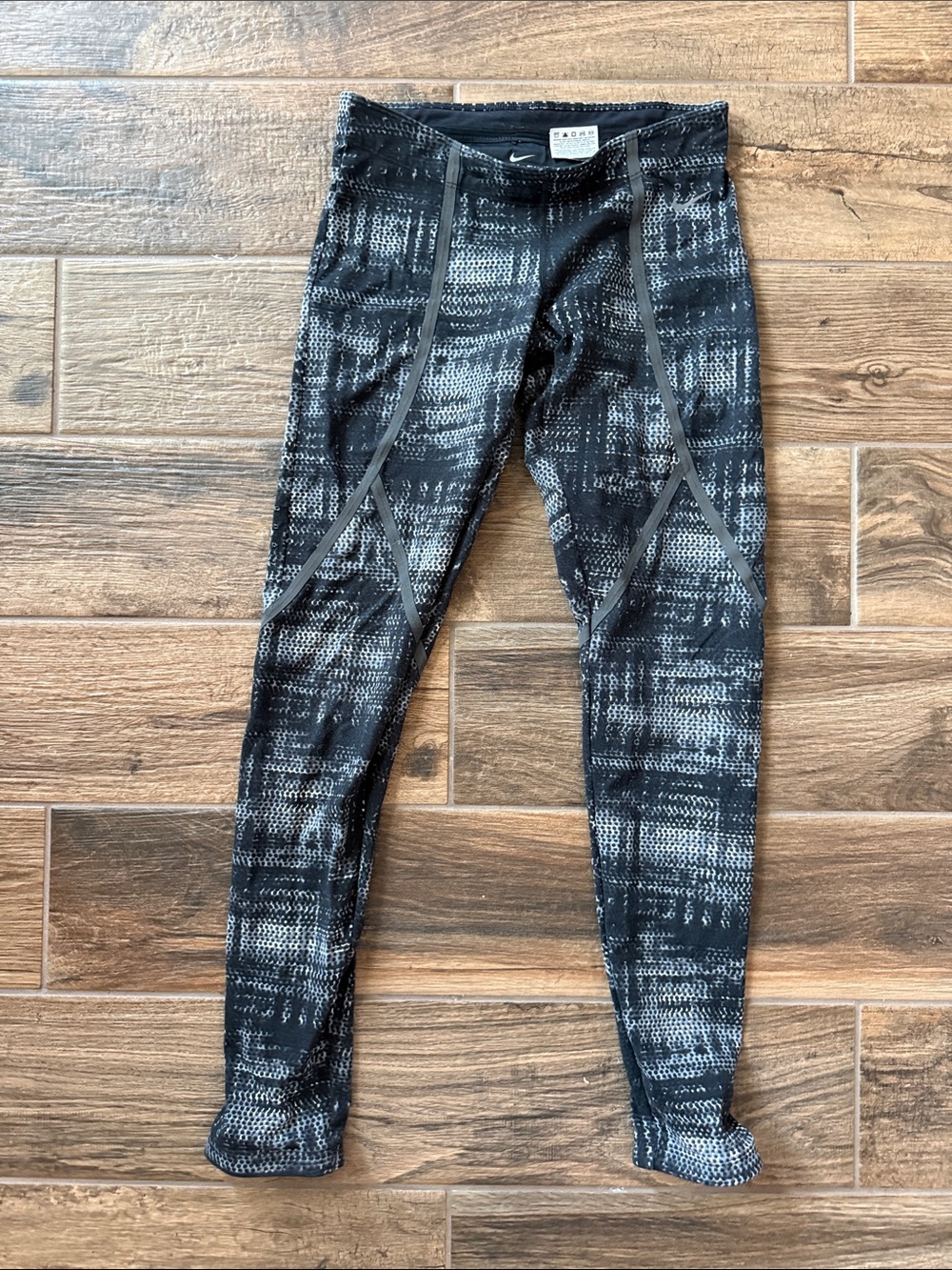 Nike Womens' Black & Gray Patterned Athletic Leggings